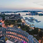 Harbor View Apartment