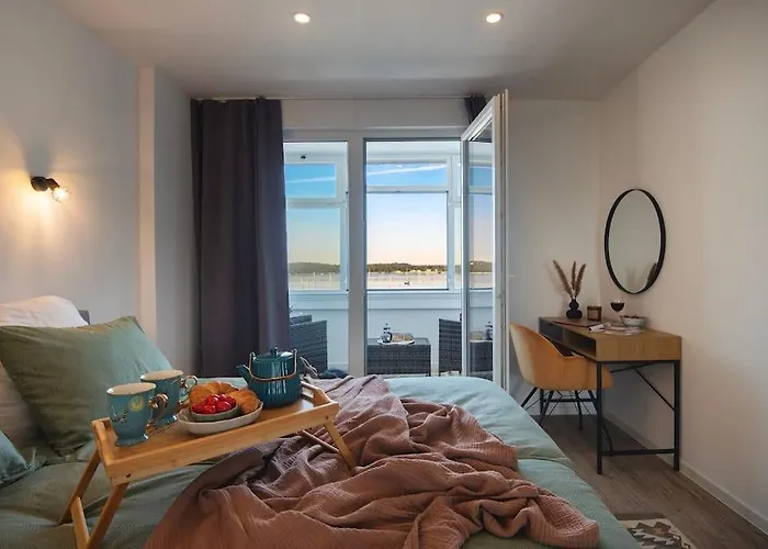 Harbor View Apartment